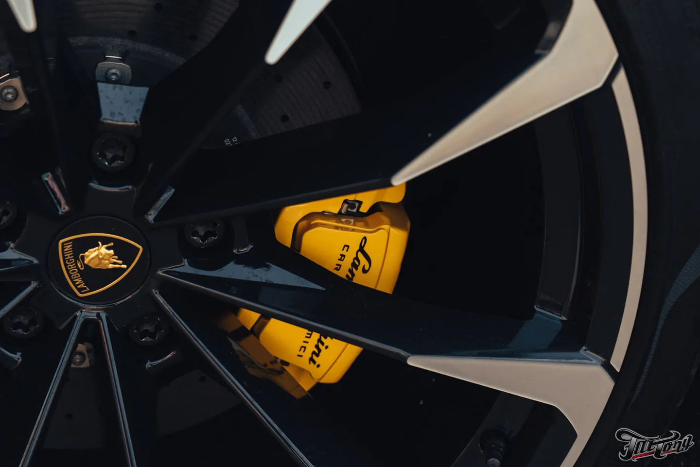 Окрасили суппорта для Lamborghini Urus